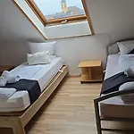 Penthouse Mit 4 Zimmern, 10 Betten, Bad, Wc, Kueche Und Terrasse