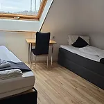 Penthouse Mit 4 Zimmern, 10 Betten, Bad, Wc, Kueche Und Terrasse Pensjonat *