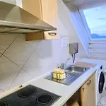 Pensjonat Penthouse Mit 4 Zimmern, 10 Betten, Bad, Wc, Kueche Und Terrasse *