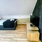 Penthouse Mit 4 Zimmern, 10 Betten, Bad, Wc, Kueche Und Terrasse Pensjonat