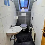 Penthouse Mit 4 Zimmern, 10 Betten, Bad, Wc, Kueche Und Terrasse Pensjonat Karlsbad