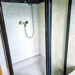 Pensjonat Penthouse Mit 4 Zimmern, 10 Betten, Bad, Wc, Kueche Und Terrasse