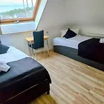 Penthouse Mit 4 Zimmern, 10 Betten, Bad, Wc, Kueche Und Terrasse Pensjonat Karlsbad