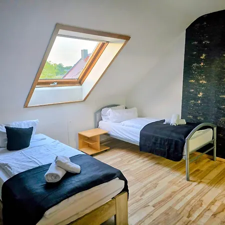 Penthouse Mit 4 Zimmern, 10 Betten, Bad, Wc, Kueche Und Terrasse Karlsbad