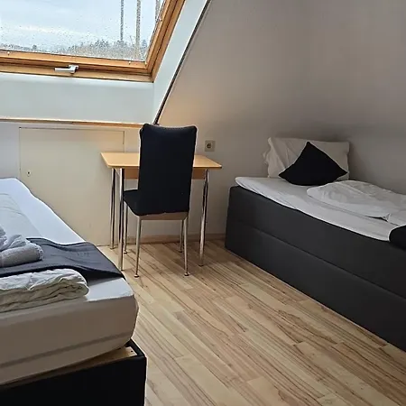 Penthouse Mit 4 Zimmern, 10 Betten, Bad, Wc, Kueche Und Terrasse Affittacamere *