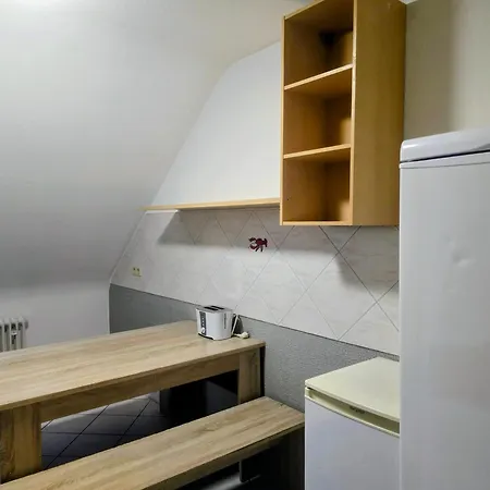 Penthouse Mit 4 Zimmern, 10 Betten, Bad, Wc, Kueche Und Terrasse
